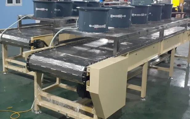 Băng tải xích tấm dùng cho tải trọng lớn và môi trường ẩm ướt